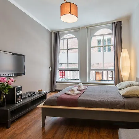 Bed and Breakfast 5 Min From Dam Square And Central Station 4*